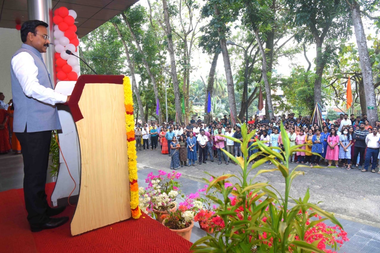 Dr. C. Anandharamakrishnan, Director, CSIR-NIIST addressing NIIST family on New Year 2023