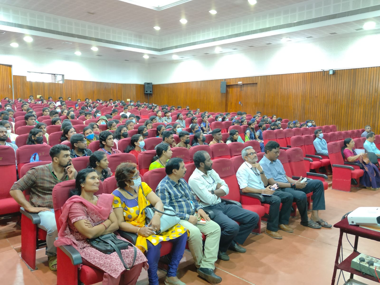 Dr Anandharamakrishnan, Director, CSIR NIIST, addresses school students during the curtain raiser program organised as part of India International Science Festival 2022