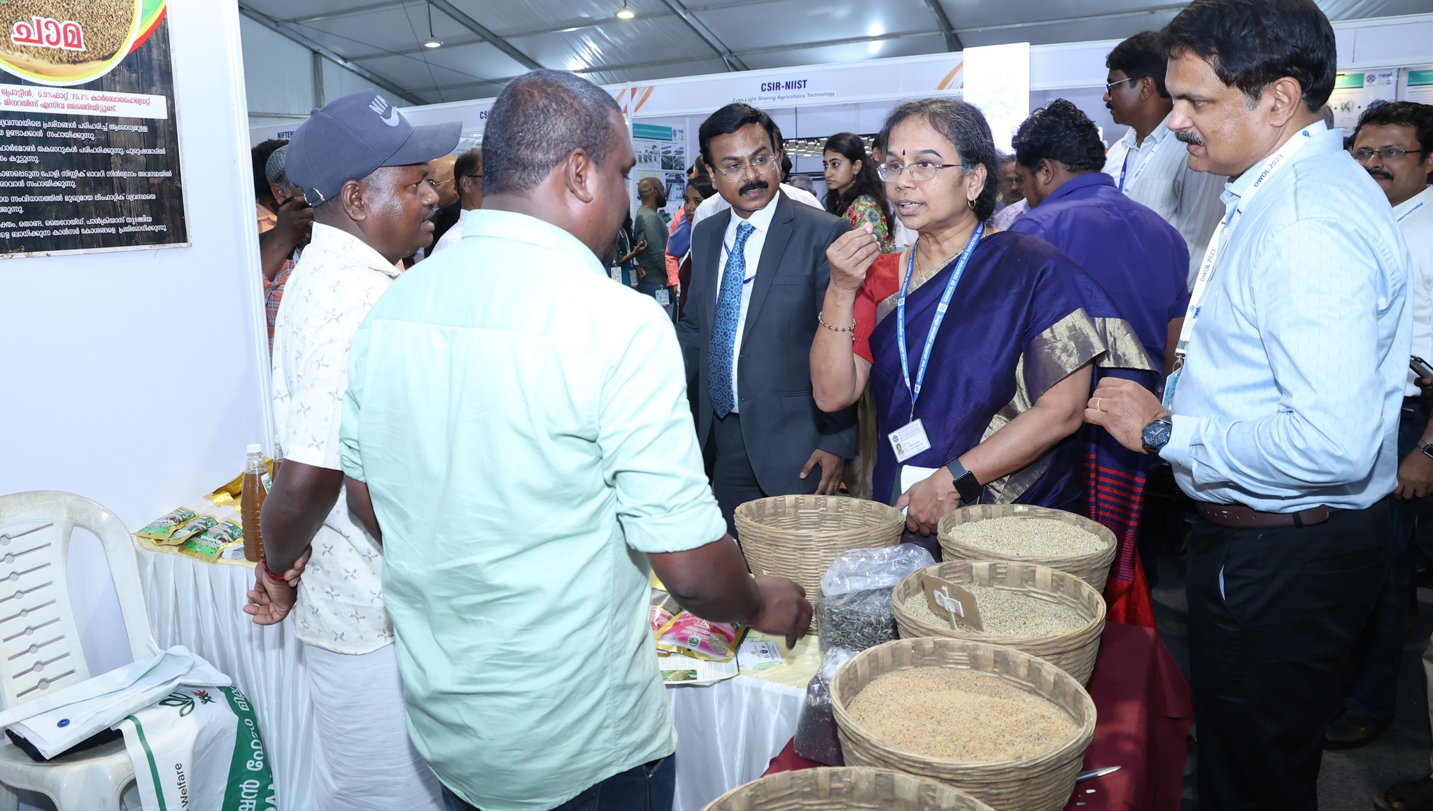 Dr. N Kalaiselvi, Secretary, DSIR, Director General, CSIR inaugurated the Millet Festival as well as the exhibition stall organized as part of the One Week One Lab program by CSIR-NIIST