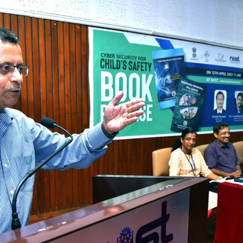 Dr. C. Anandharamakrishnan, Director inaugurated the program on ‘Cyber Security for Child’s Safety’organised by  Swadeshi Science Movement Kerala under support from NCSTC